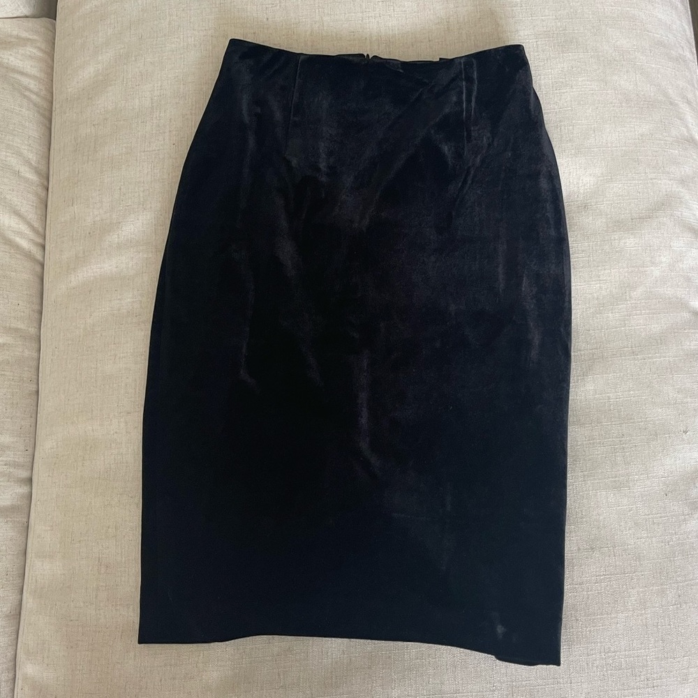 White House black market velvet-like pencil skirt